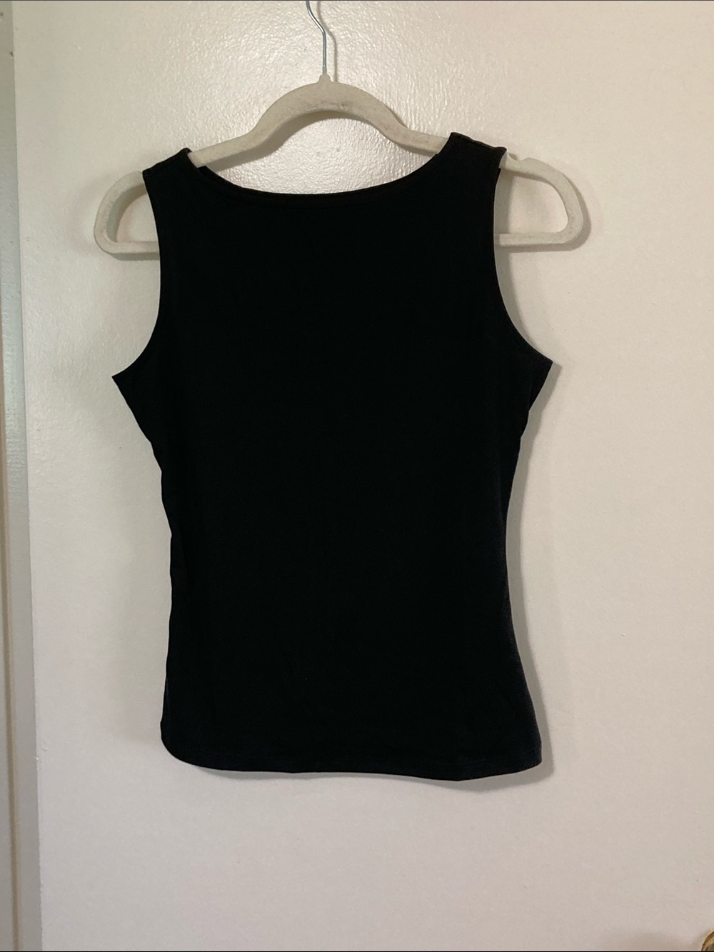 Classic Black Scoop Neck Tank Top - Everyday Essential